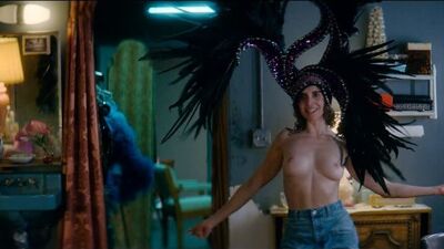 Alison Brie (cenas de nudez de Alison Brie na 3.ª temporada de «GLOW», 2019)
