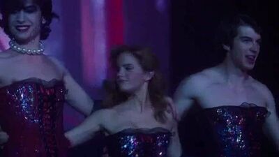 Emma Watson nuda _ Emma Watson nuda nel film _È bello essere silenziosi_ [480p]