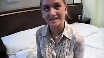 A empregada do hotel está pronta para foder!