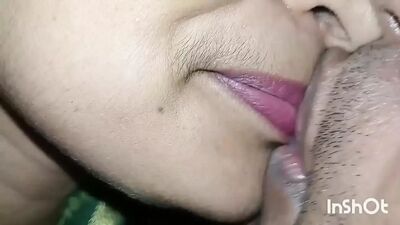 Vídeo xxx de la sexy india Lalita, una pareja india manteniendo relaciones sexuales y disfrutando del momento, una recién casada follada con mucha fuerza