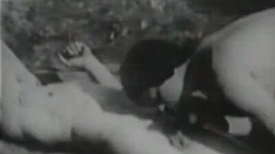 1940-ті роки — класичне відео XXX — блондинка любить оголюватися