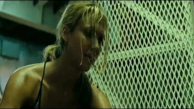 Jessica Alba: Deslize do mamilo em «Into the Blue» (Versão longa)