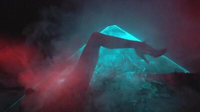 SKYFALL – erotyczny kabaret w stylu glamour z elementami nagości