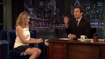 Elizabeth Olsen sensual - Late Night with Jimmy Fallon (2011)