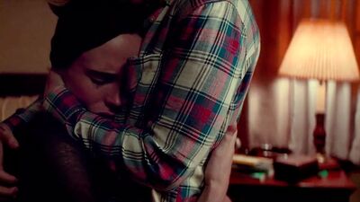 Ellen Page y Kate Mara, «My Day of Mercy», escenas de sexo lésbico ardiente