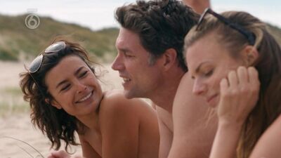 Tamara Brinkman, Charlie Dagelet desnudos - Verano en Zelanda, temporada 1, episodio 5 (Países Bajos, 2018) 720p HDTV