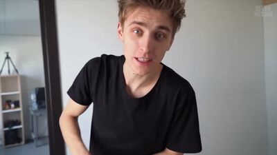[Youtube] Mamix vuelve a trollear a Vlada A4 / ¿El contenido de Bumagi no es apto?