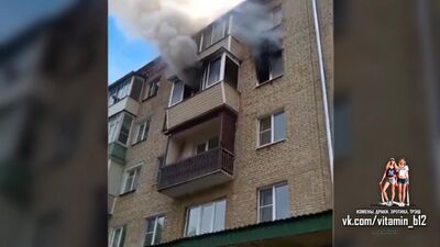 Uma família salta do quinto andar para fugir de um incêndio. Que horror!