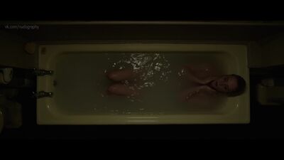 Mackenzie Davis dans le film « The Turning » (2020, Floria Sigismondi) HD 1080p. Nue ? Sexy !