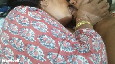 La madura Bhabhi se me folló (para mayores de 18 años)
