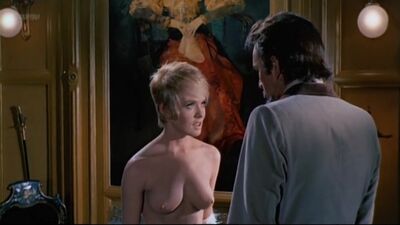 Joey Heatherton nue - Barbe-Bleue (FR-DE-HU-IT 1972)