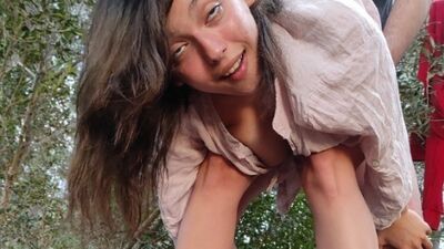 Me corro dentro de una chica en el bosque