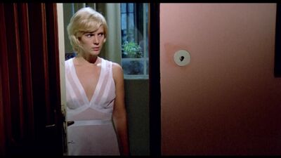 Mimsy Farmer Nua - O Perfume da Senhora de Preto (1974) HD 1080p Ver Online / Mimsy Farmer - O Perfume da Senhora de Preto