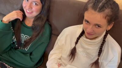 Les filles sont arrivées pour l'orgie