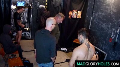 Gangbang dla uległej suki
