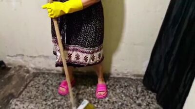Pendant que le couple baisait, leur domestique arabe s'est fait une petite partie de jambes en l'air