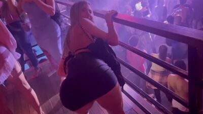 Una zorra de discoteca muy cachonda