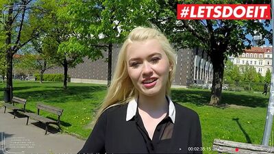 Urocza studentka przeżyła niesamowity orgazm