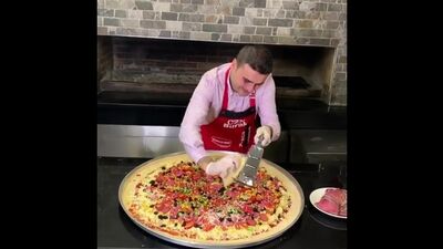 A PIZZA GIGANTE DO DEMÓNIO TURCO