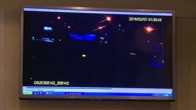 Persecución sangrienta de un BMW a toda velocidad. Versión completa del vídeo. Cámara de a bordo de un coche patrulla. 7 de febrero de 2016