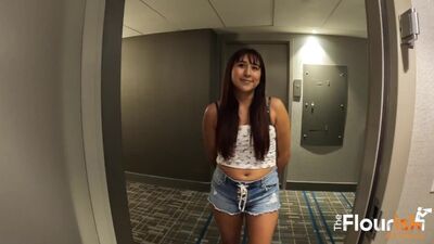 Trascorrere il tempo libero con una ragazza adorabile