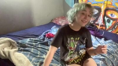 Una joven pareja en pleno acto sexual