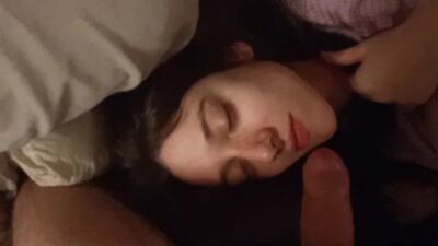 Die heiße Braut ist nach einer durchfeierten Nacht mit einem Ständer aufgewacht