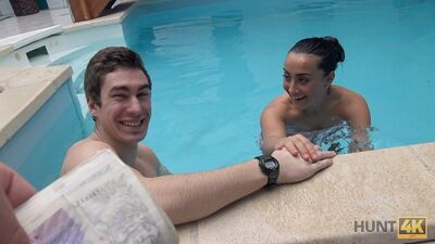 Ce n'est pas pour rien qu'elle est allée à la piscine aujourd'hui