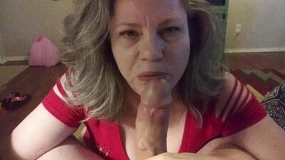 La voisine d'un certain âge et ses réflexes de succion
