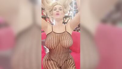 Coco Austin uwodzi fana 7