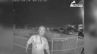 Dans STALKER ZP, l'interphone intelligent empêche un malfaiteur d'entrer sur la rue Yanov