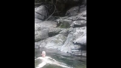 Ich habe nackt gebadet, solange niemand zugesehen hat