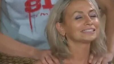 Les envies sucrées d'une milf solitaire