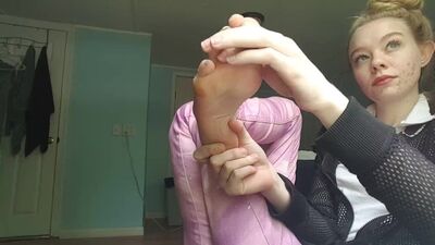 Які ніжні пальчики на ногах