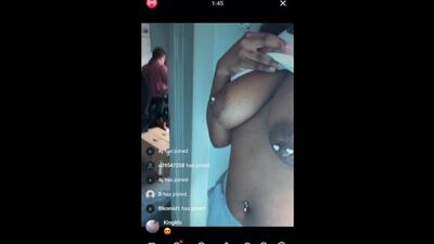 Man kann sich in jedem Alter vor der Webcam zeigen