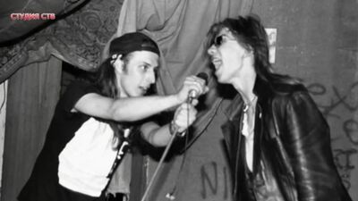 Sou um punk-rocker e alcoólatra. «NAÏV», do álbum «Make Naïve Great Again». Vídeo de fãs da Estúdio STV