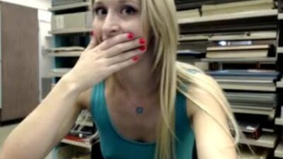 Ginger Banks prawie została przyłapana nago w bibliotece