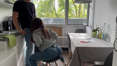 La passion s'est emparée d'eux, là, dans la cuisine