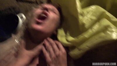 Қафастағы қыз. Экстремалды порно! Қорқынышты! Жыныстық қатынас, ауызша секс, ауызбен ләззаттандыру, анальды секс, миссионерлік поза, сперма шашырауы