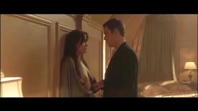 Angelina-jolie Scène porno : Angelina Jolie en pleine action (Moments torrides)
