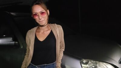 Thirty year old virgin goes to the swinger parking lot and fucks the beautiful girl (occhiale matto