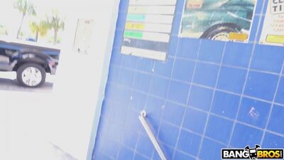 In pubblico con la bella latina Sophia Leone jmacSophia Leone Sesso in pubblico 24 giugno 2018 pompino, bruna, pornostar, ingoio