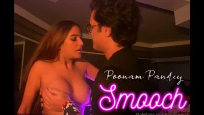 Smooch – Пунам Пандеи OnlyFans видеосы