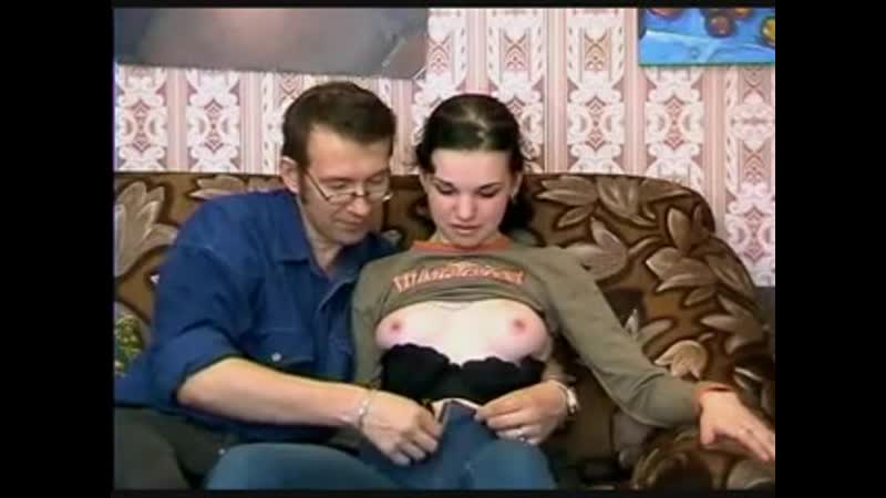 Показала папочке сиськи Показала папочке сиськи