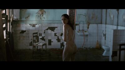 Laetitia Casta (scènes de nudité de Laetitia Casta dans « L'Île » (2011))