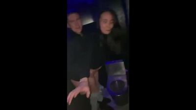 Kazachka i Rosjanin w toalecie klubu. Zostali przyłapani na seksie