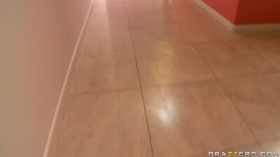 Lisa Ann - 60 minutes... de sodomie !