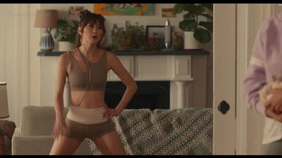 Kimiko Glenn - Can You Keep a Secret (2019) 1080p : des scènes de nudité sur le Web ? Sexy ! À voir en ligne