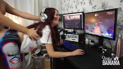 D.VA FA SESSO DURANTE LA PARTITA - MISS BANANA - PornMir lo consiglia vivamente!