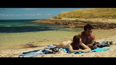 Kasia Smutniak, Carolina Crescentini desnudas - Abróchense los cinturones (Italia, 2014) HD 1080p